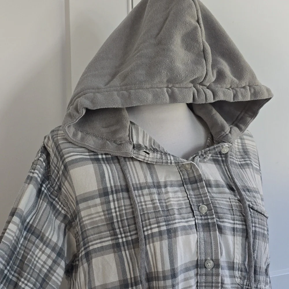 American Eagle Outfitters Gray and White Plaid Button-Down Shirt - Picture 3 of 7